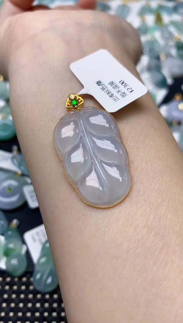 颈饰18K金镶嵌翡翠天然缅甸A货翡翠