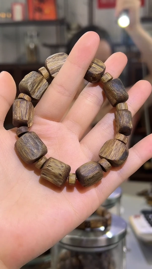 沉香碎屑沉香77号树心隔单勾丝粉末多样性发一1618