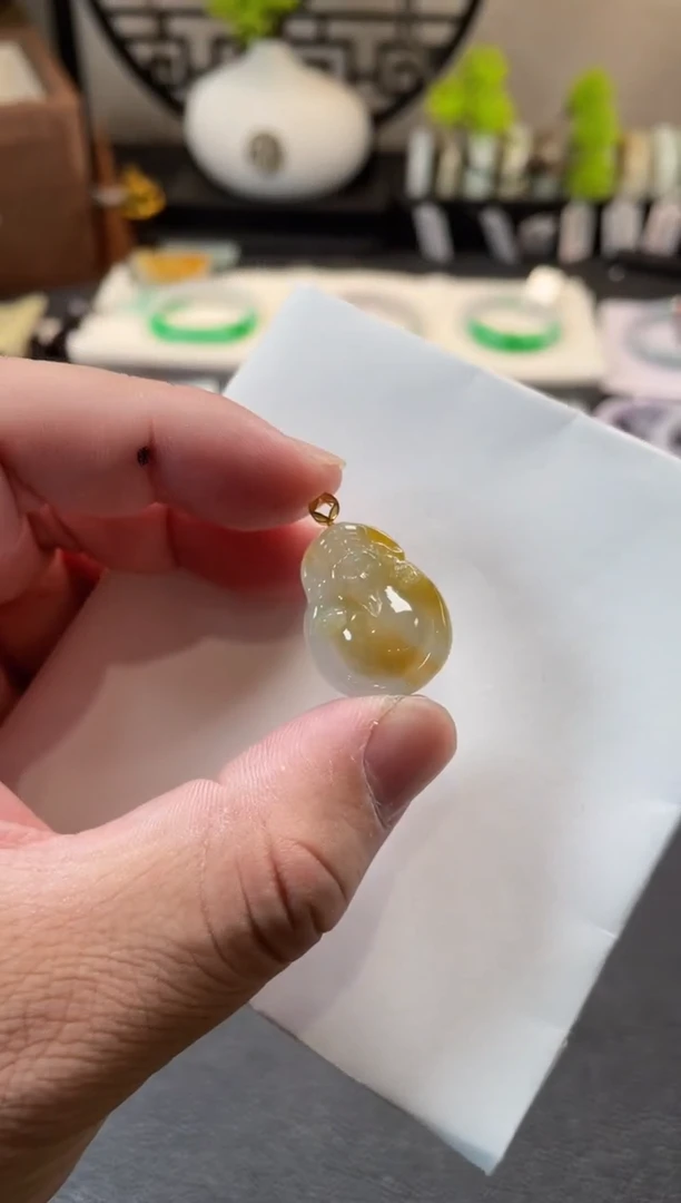 翡翠未镶嵌颈饰财神