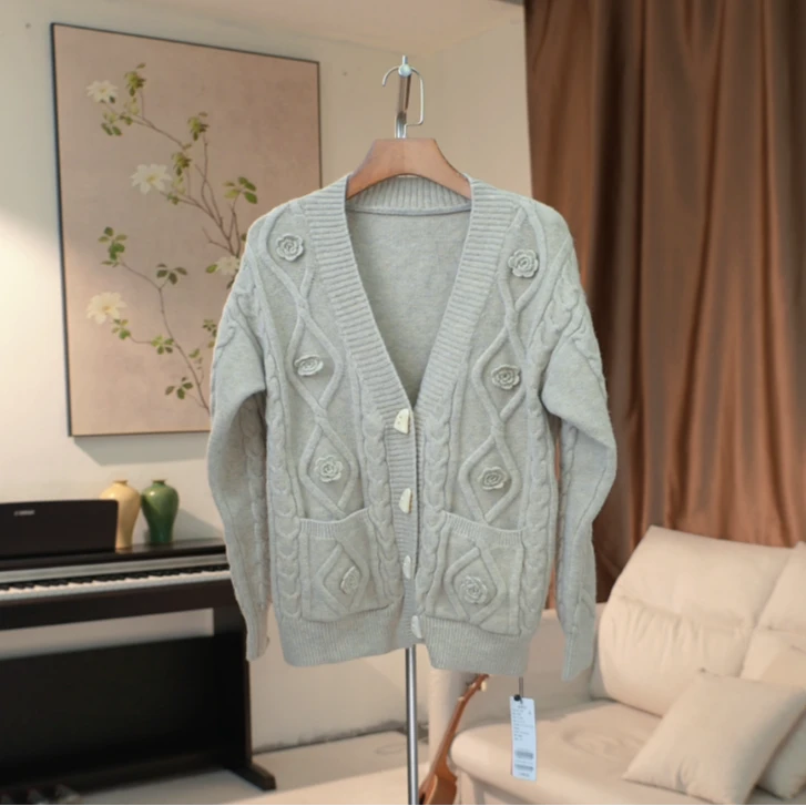 G305 秋冬时尚玫瑰花刺绣针织开衫女 049W34