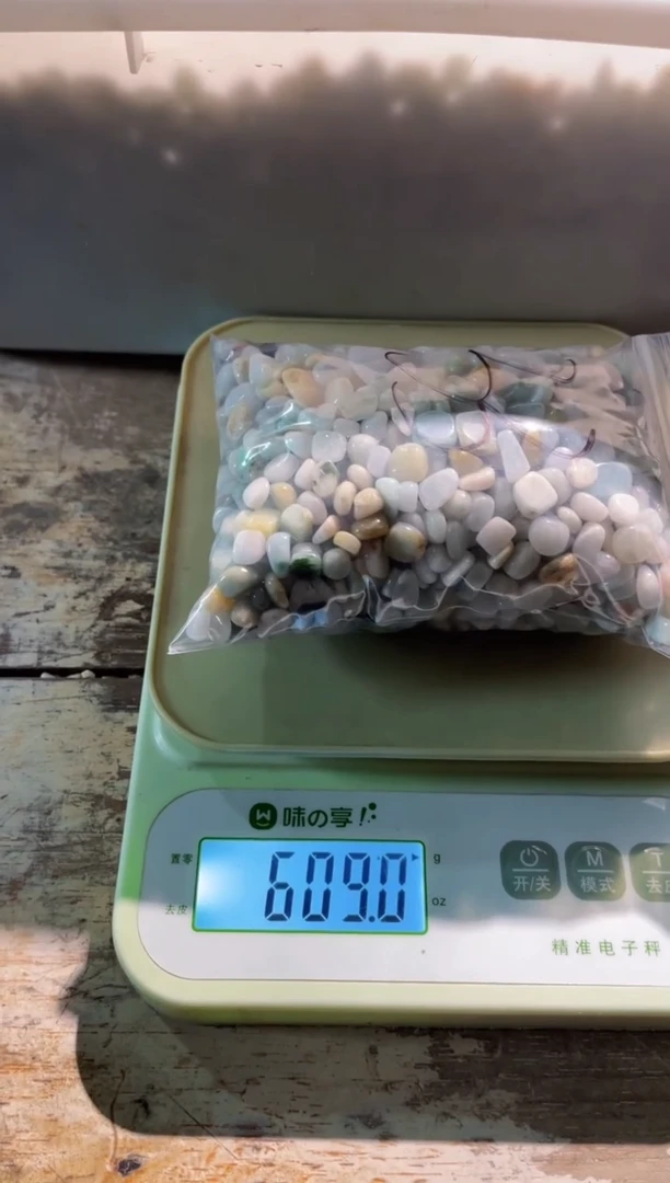 配石翡翠广*翡翠倒角未挑600克33