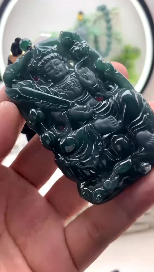 翡翠未镶嵌颈饰虚空藏