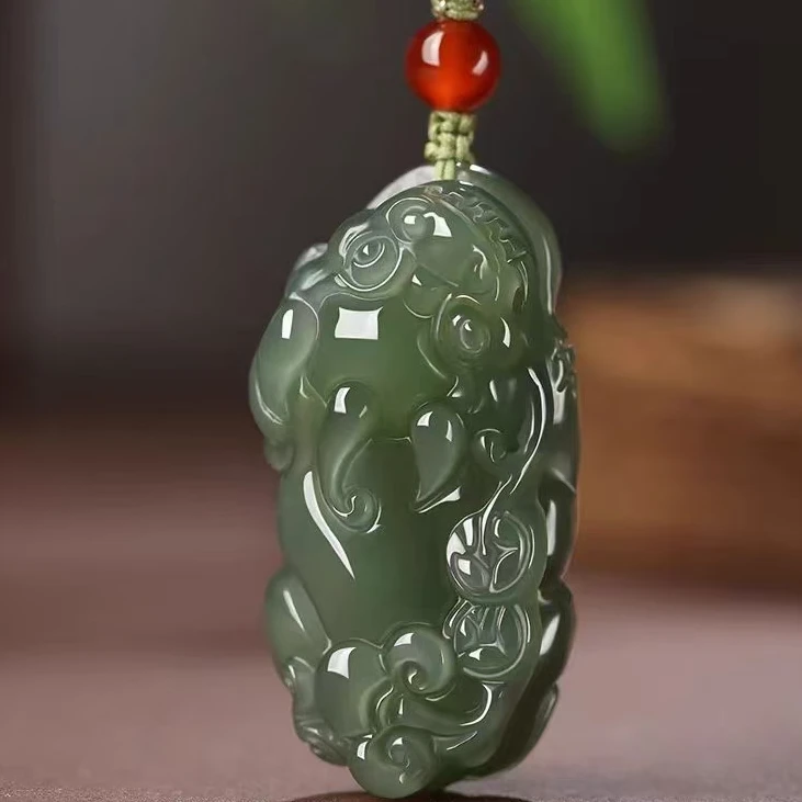 和田玉湖水绿貔貅吊坠雕刻细腻保真正品男女同款玉石挂件附赠礼盒