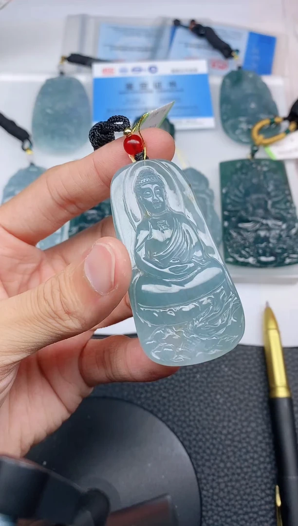 颈饰未镶嵌翡翠