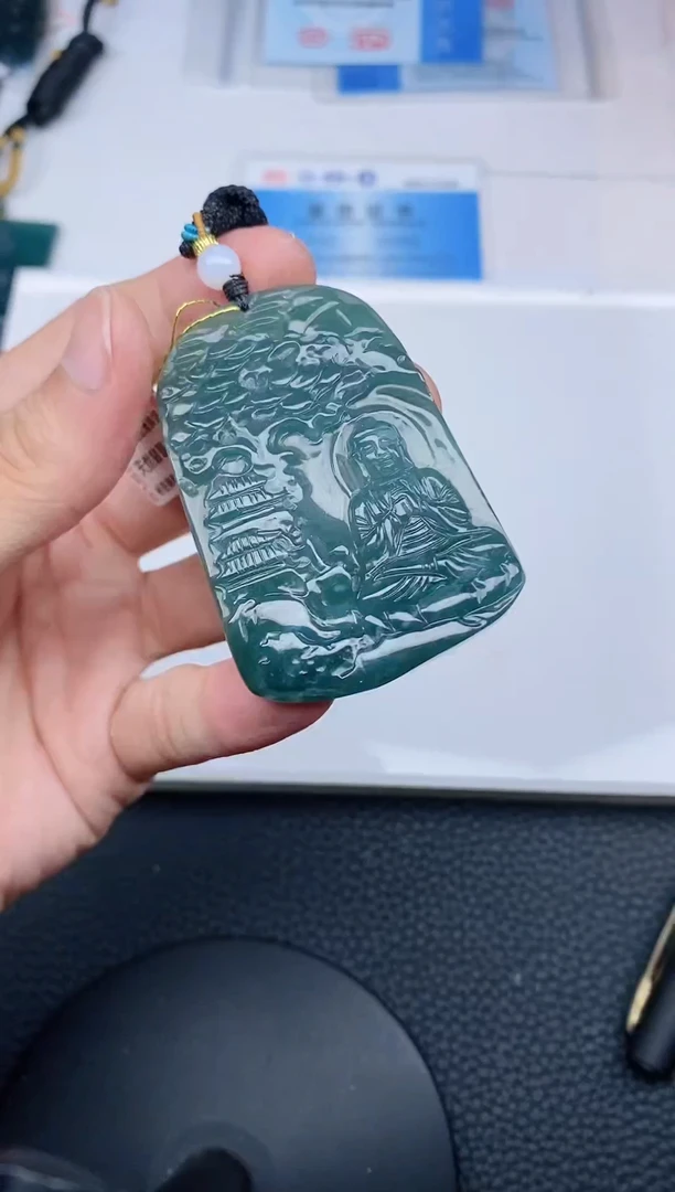 颈饰未镶嵌翡翠