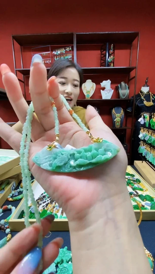 颈饰未镶嵌翡翠遗****花翡翠吊坠