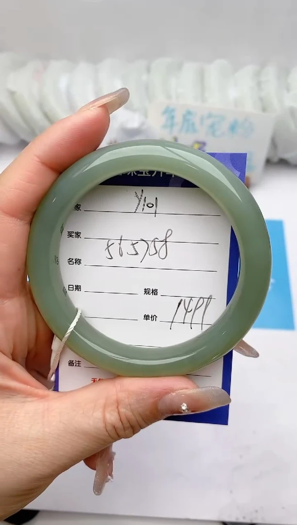 【闪购商品】和田玉手镯未镶嵌Y101微色差