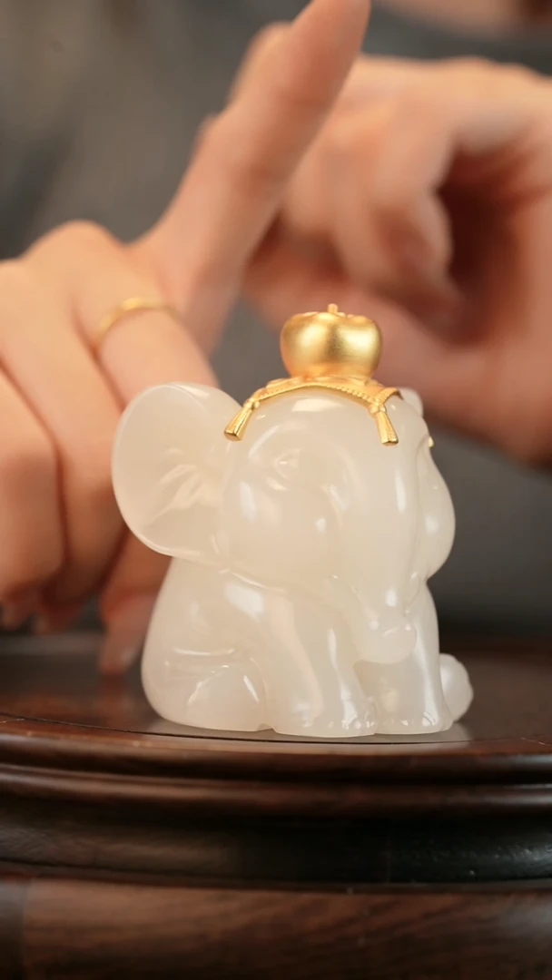 云南石荔枝白雕刻：心想事成吉祥摆件