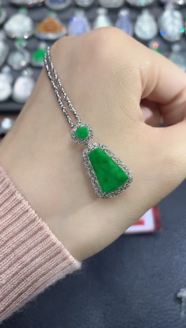 吊坠(不含链)18K金镶嵌翡翠C52翡翠多样性发一件