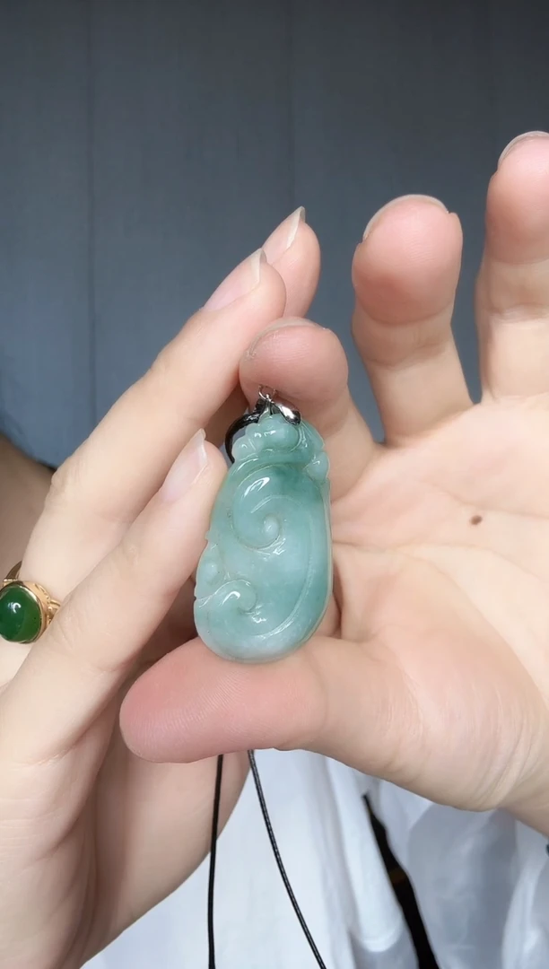 翡翠未镶嵌颈饰翡翠A货绿如意