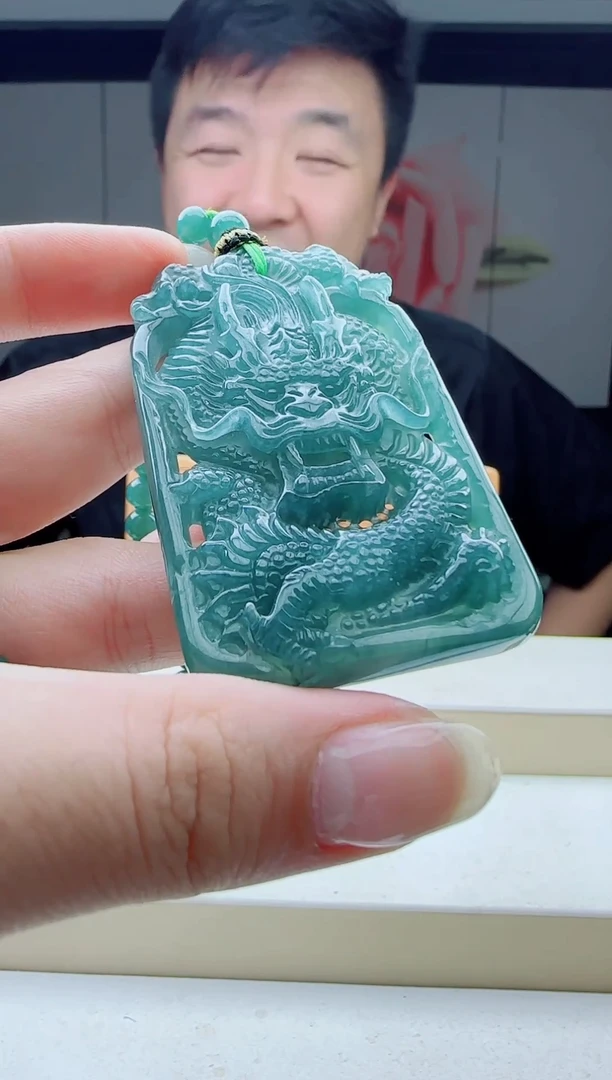 颈饰未镶嵌翡翠多样性发其中一