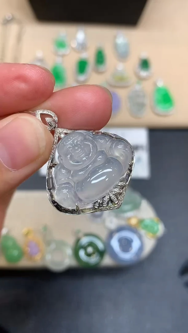 颈饰18K金镶嵌翡翠佛公【无服务费