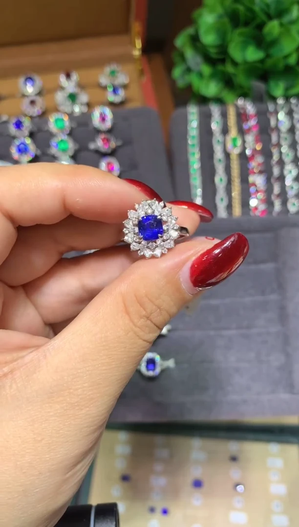 戒指蓝宝石18K金镶嵌1.61ct