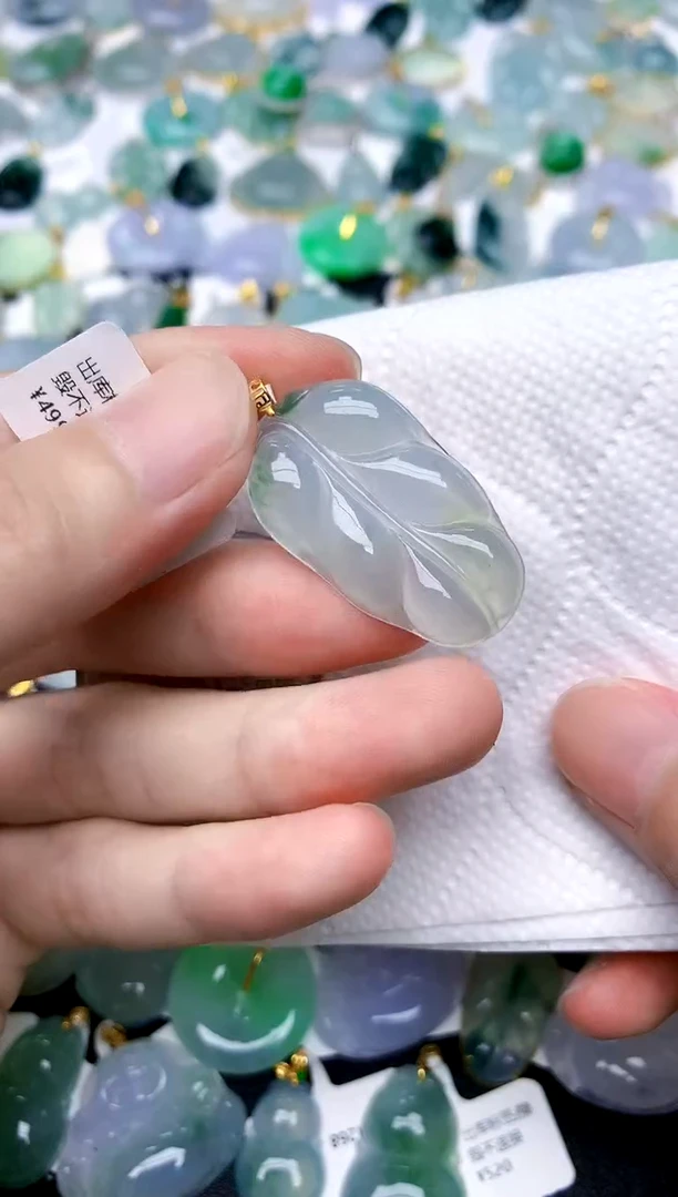 颈饰18K金镶嵌翡翠天然A货翡翠