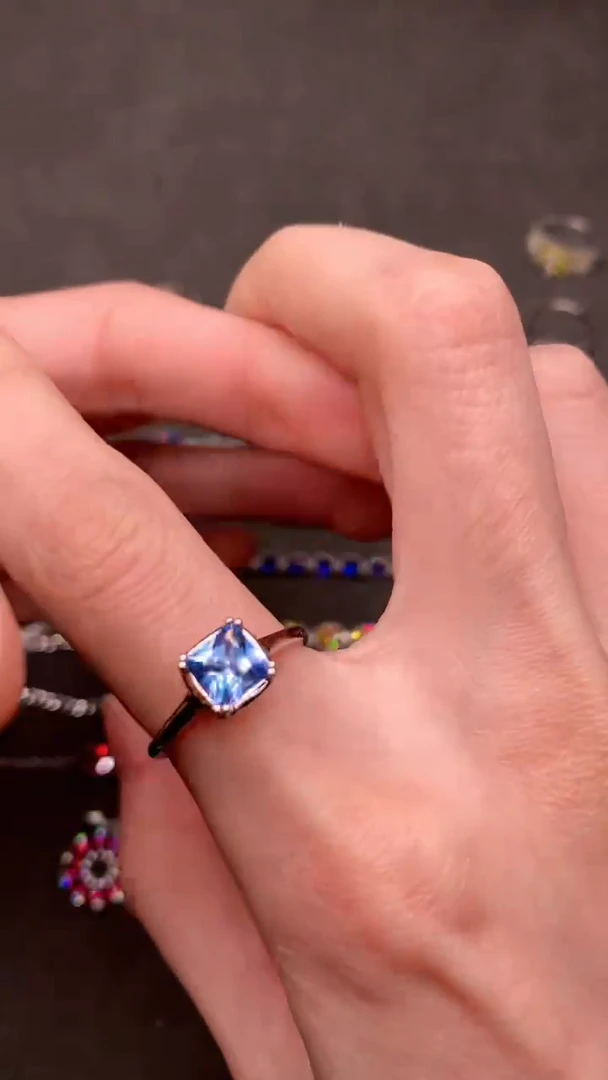 【闪购商品】海蓝宝石戒指银S925镶嵌······