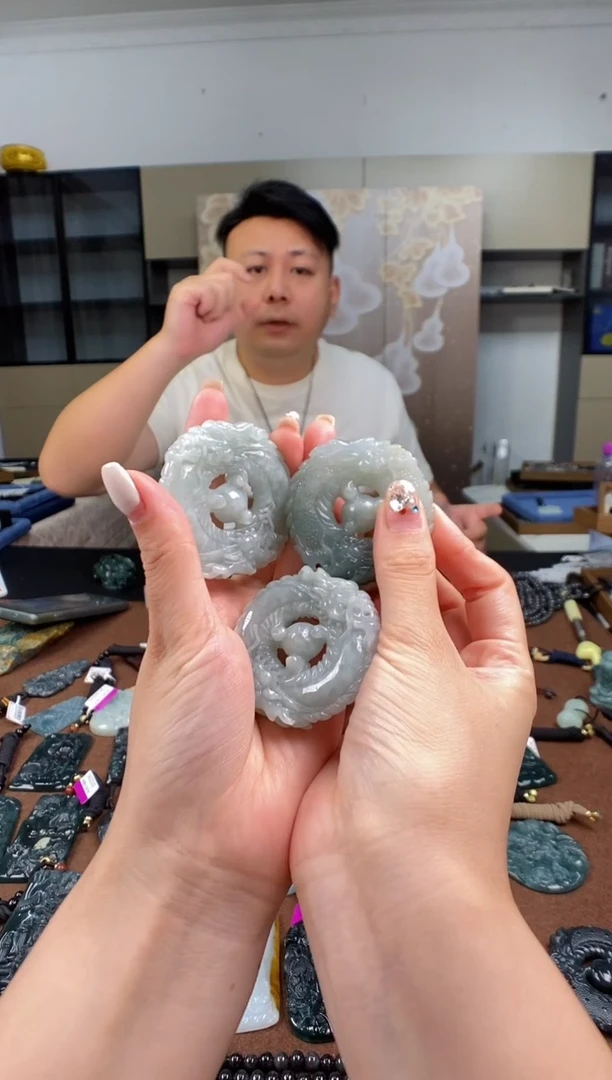 颈饰未镶嵌翡翠 多样性发其一