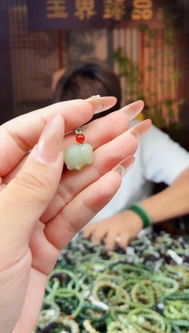 和田玉未镶嵌颈饰拍一发一