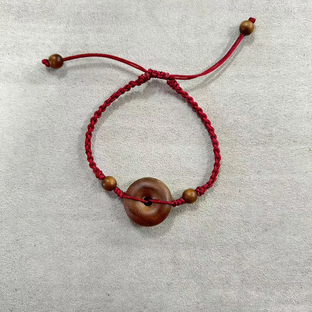 老山檀平安扣红绳手链一条