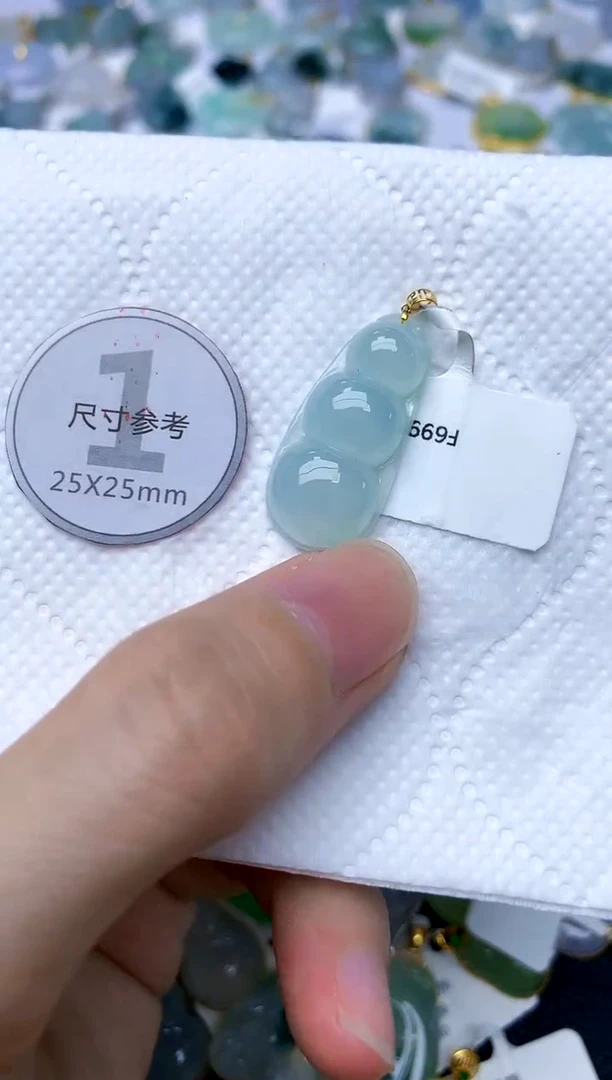 颈饰18K金镶嵌翡翠天然A货翡翠