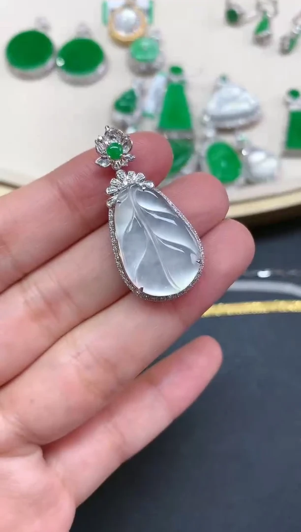 【闪购商品】翡翠吊坠(不含链)18K金镶嵌Z480|6980