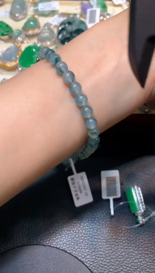 颈饰18K金镶嵌翡翠手链