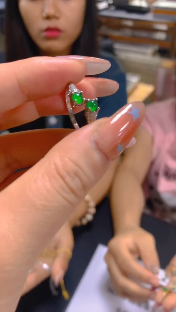 翡翠戒指未镶嵌多样性发一