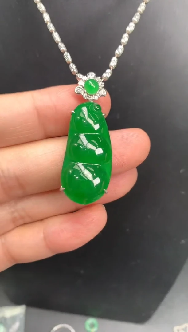 吊坠(不含链)18K金镶嵌翡翠豆子