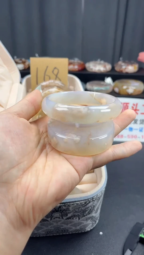 未镶嵌手镯石英质玉（63圈口）赠送镯心
