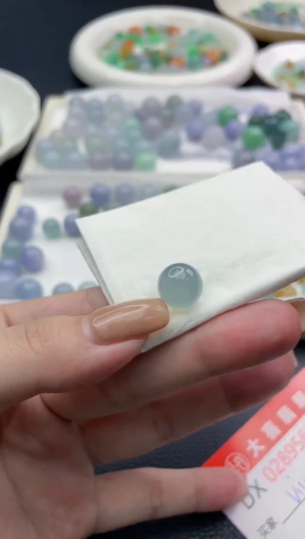 未镶嵌定制翡翠V****?珠子