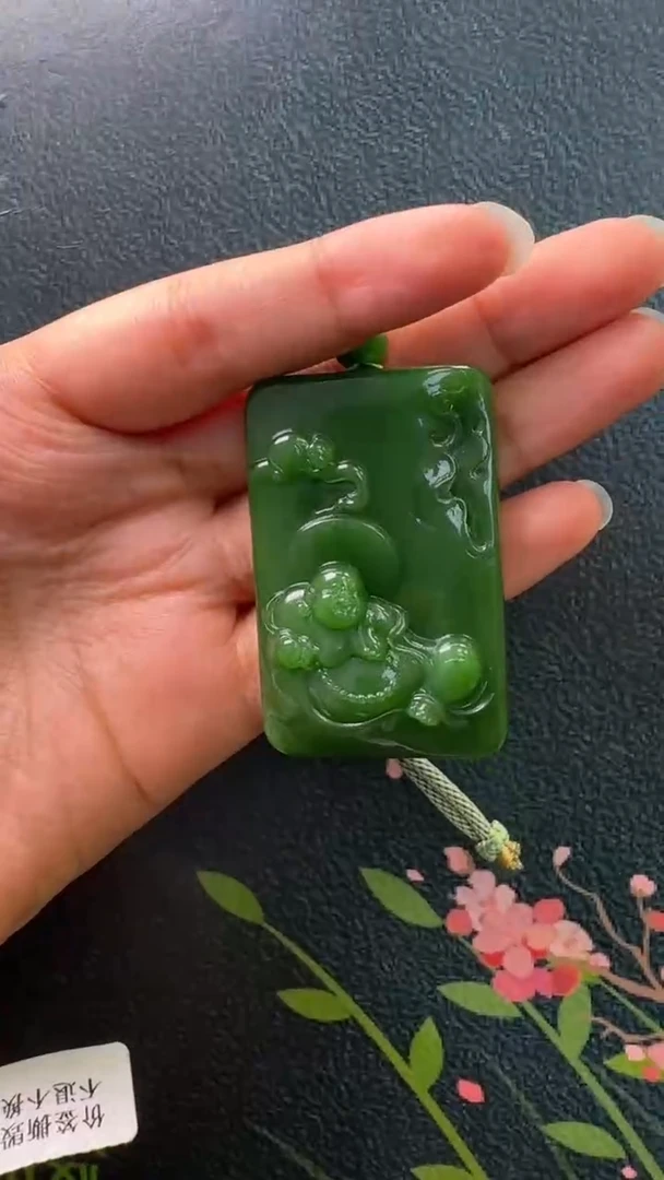 和田玉未镶嵌颈饰吊坠