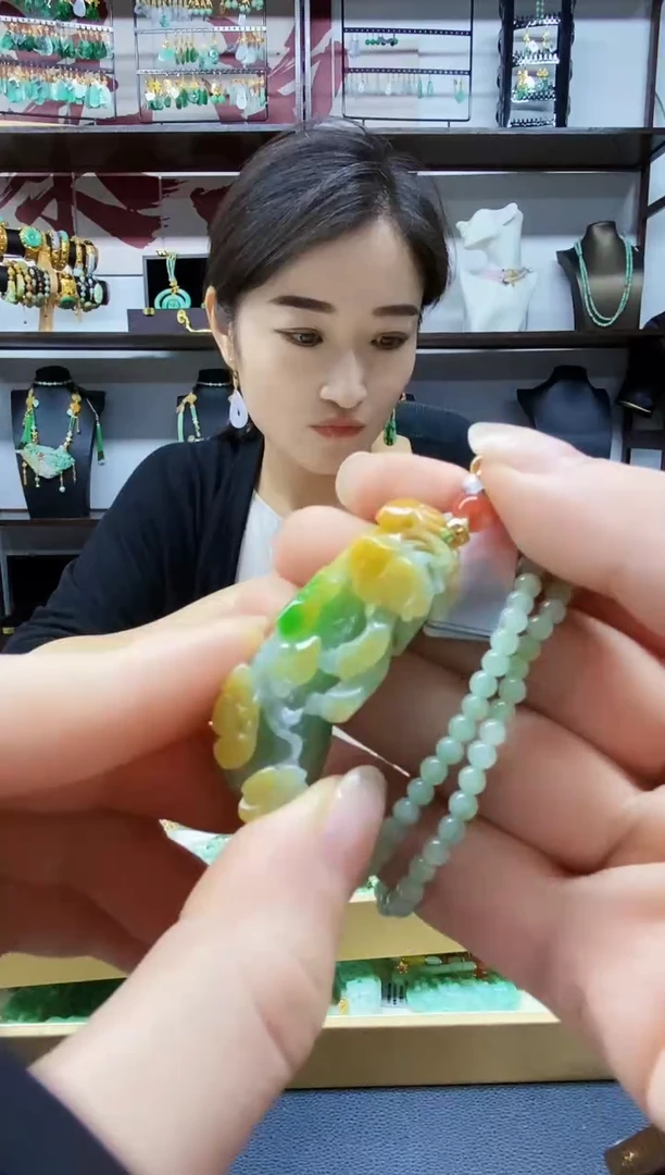 颈饰未镶嵌翡翠吊坠