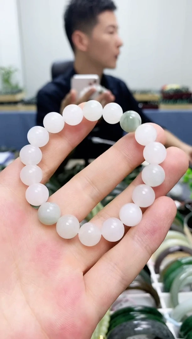 透闪石质玉手镯未镶嵌10mm