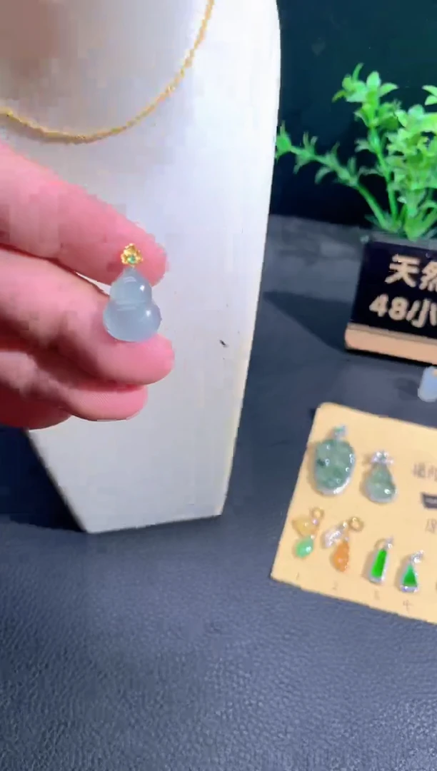 翡翠18K金镶嵌颈饰翡翠