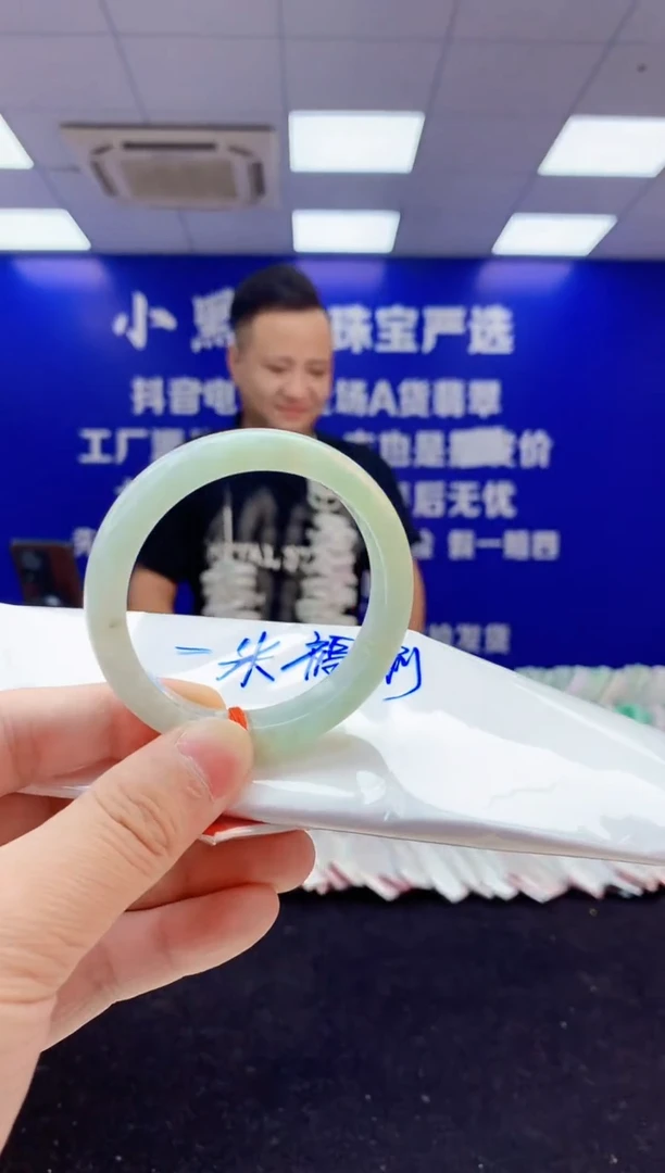 翡翠手镯未镶嵌1天然翡翠默认有瑕完美主义者勿拍