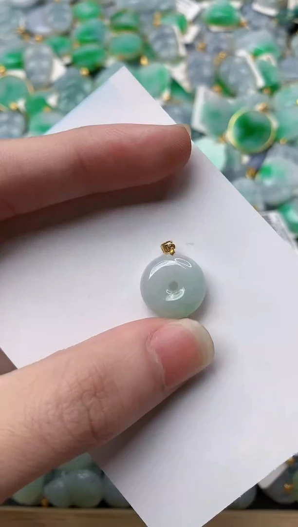 【闪购商品】翡翠颈饰18K金镶嵌74...........