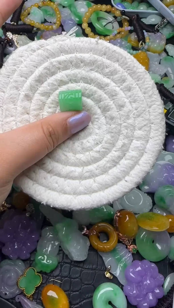 颈饰未镶嵌翡翠缅甸翡翠吊坠