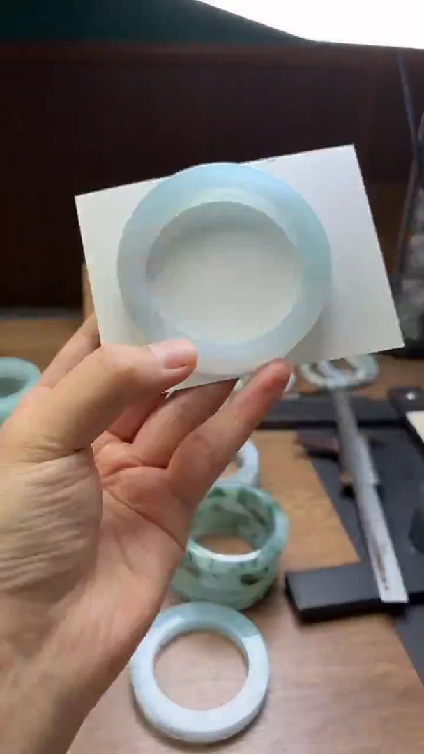 未镶嵌手镯定制翡翠乌****司定制