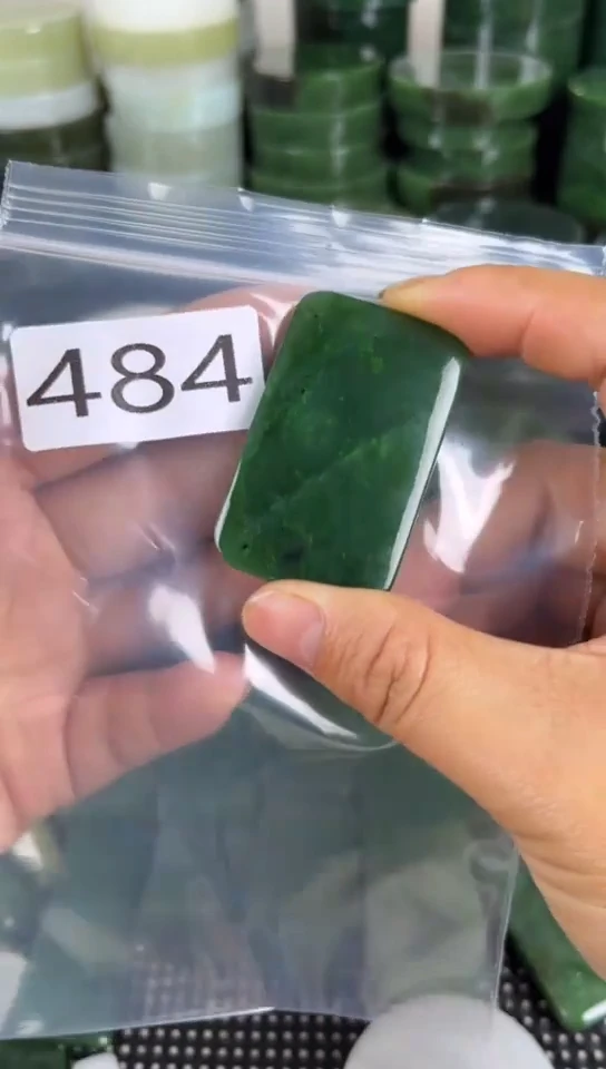 和田玉未镶嵌珠宝半成品牌子