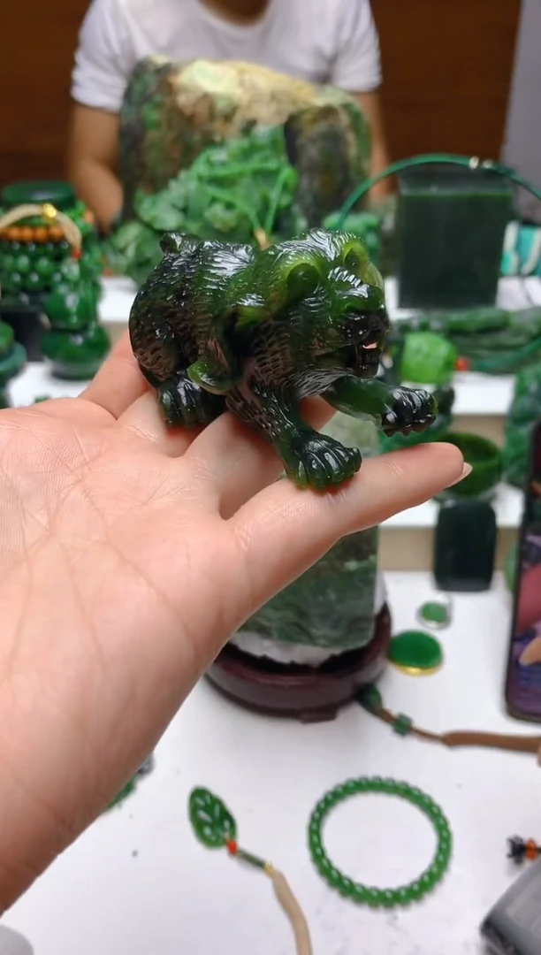 未镶嵌和田玉（碧玉）摆件1