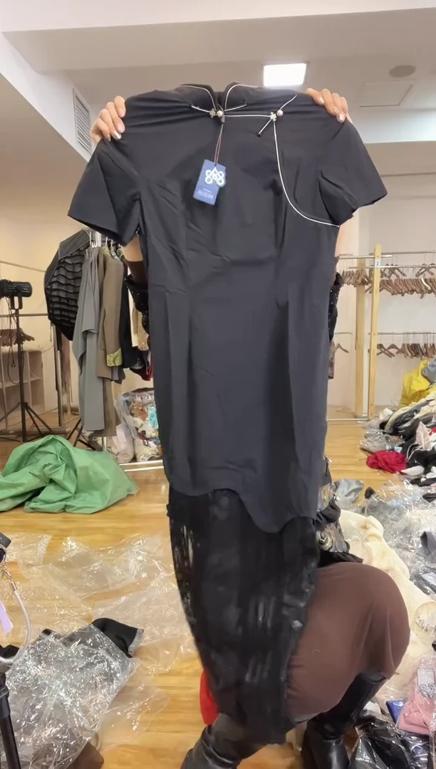 连衣裙  M码   105斤内