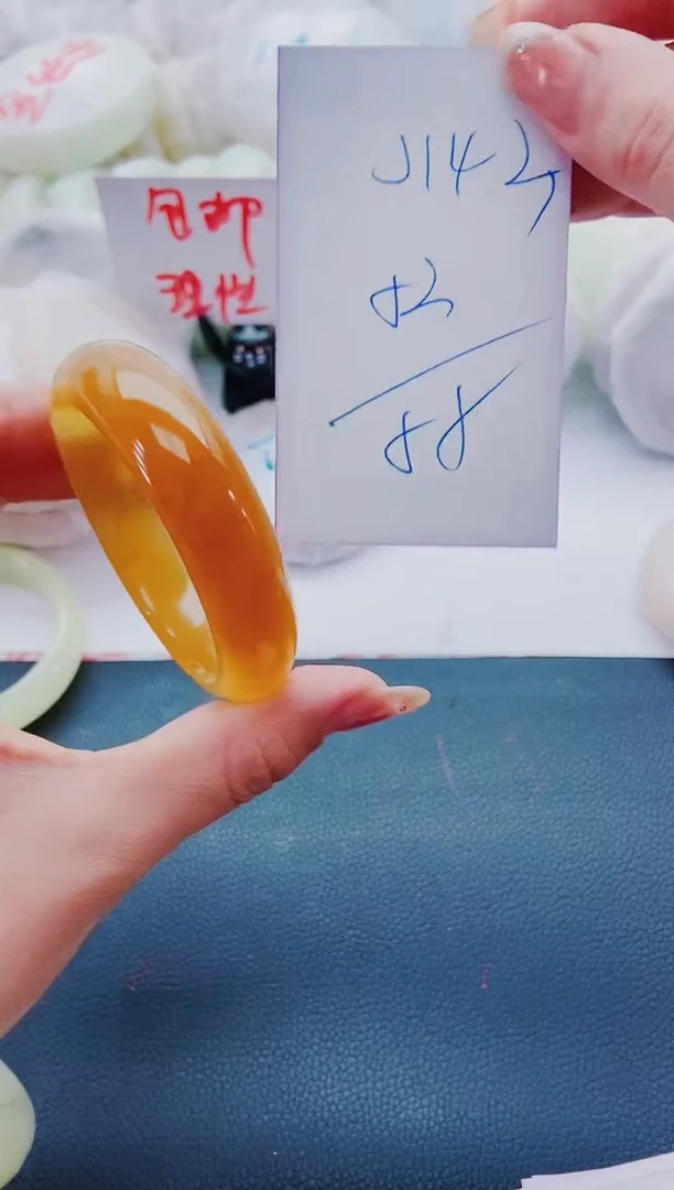 未镶嵌手镯石英质玉J143-52
