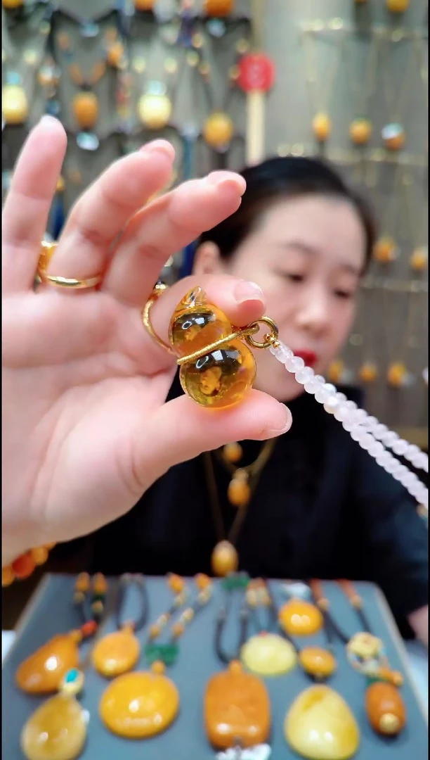 琥珀未镶嵌珠宝奇石﹣F141琥珀葫芦吊坠