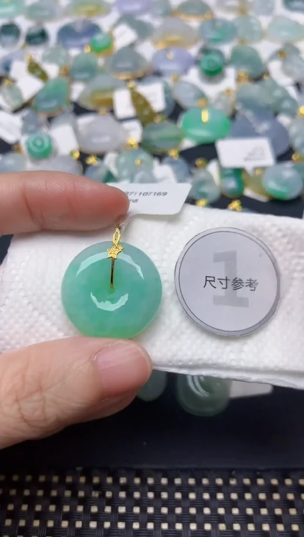 颈饰18K金镶嵌翡翠天然缅甸A货翡翠
