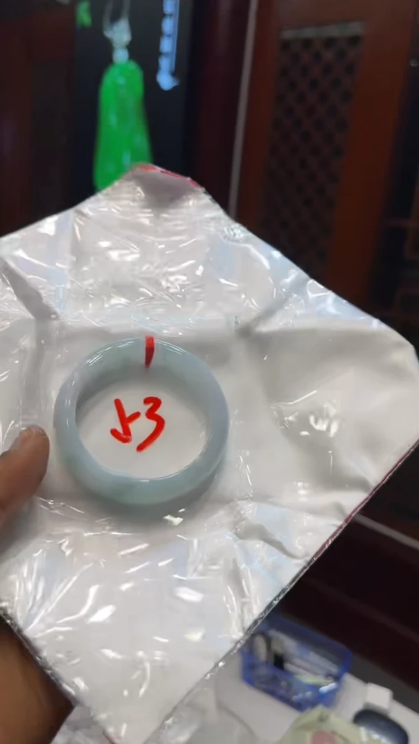 未镶嵌手镯翡翠手镯包容价
