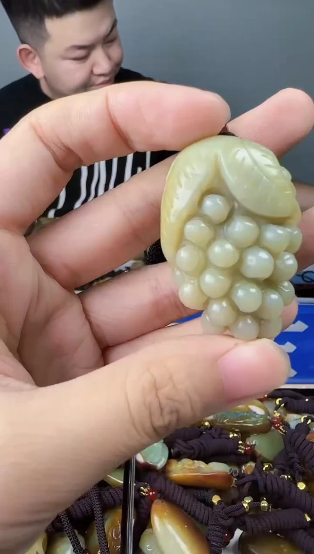 和田玉未镶嵌颈饰1