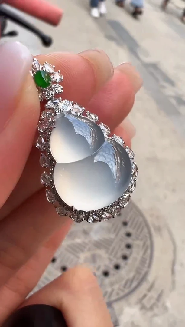 吊坠(不含链)18K金镶嵌翡翠葫芦