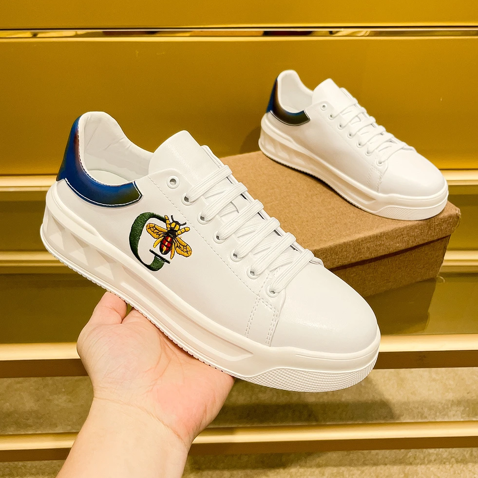 秋季新款真皮潮鞋男2025爆款厚底小白鞋小蜜蜂刺绣印花高档休闲鞋