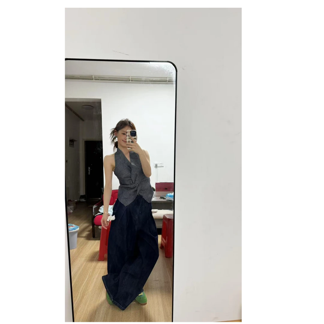 港风复古格子无袖上衣女夏季新款褶皱扭结挂脖马甲搭配牛仔裤套装