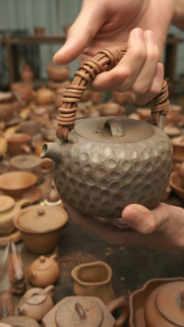 老岩泥黑金料 锤纹提梁壶500ml