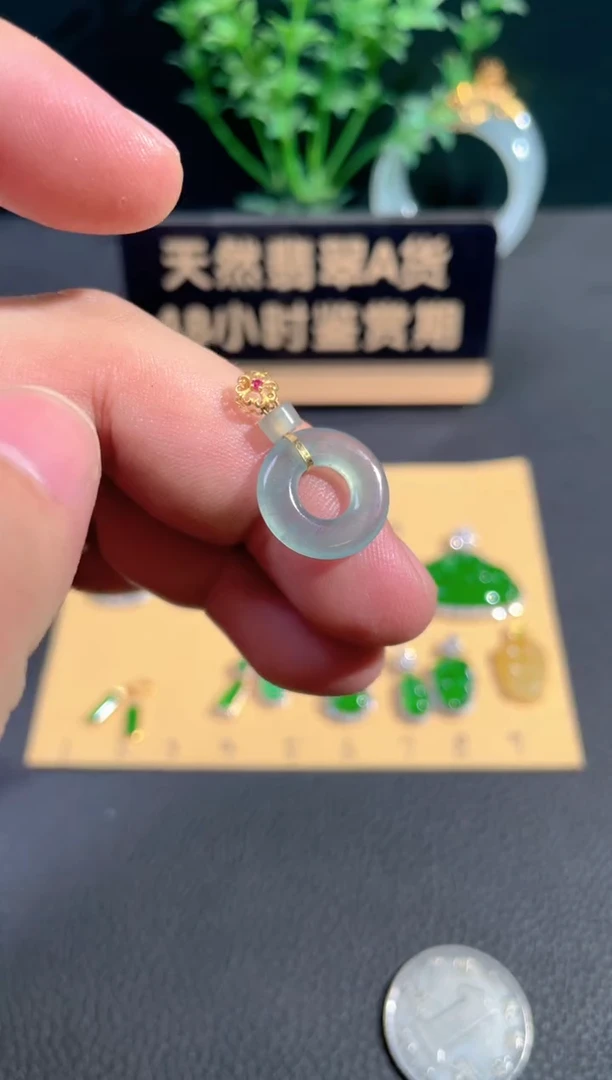颈饰18K金镶嵌翡翠翡翠
